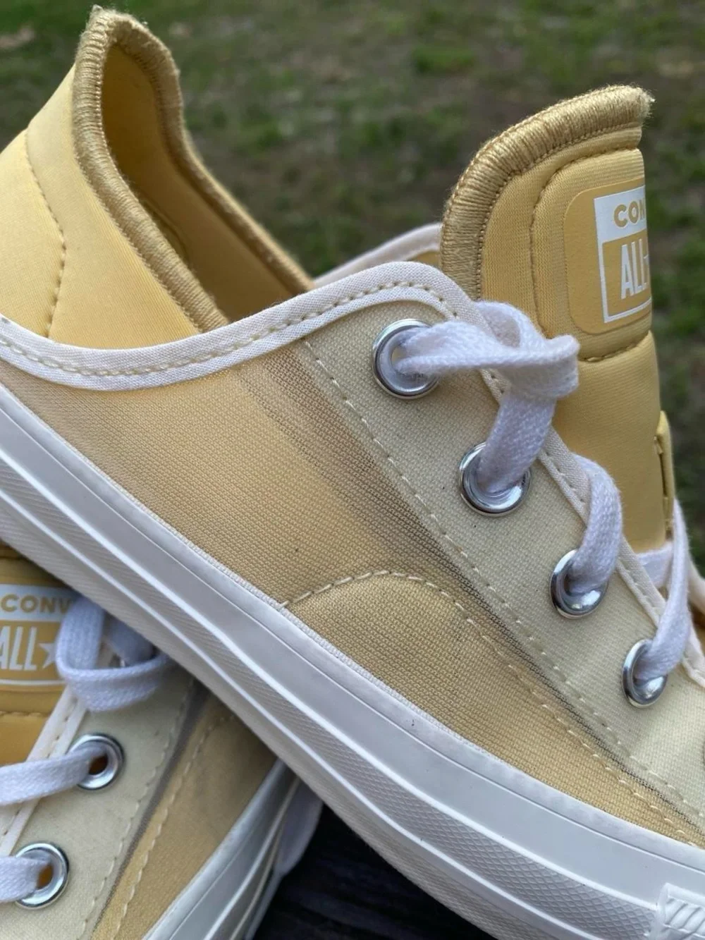 Converse Kids Low-Top Sneakers in Soft Yellow and White